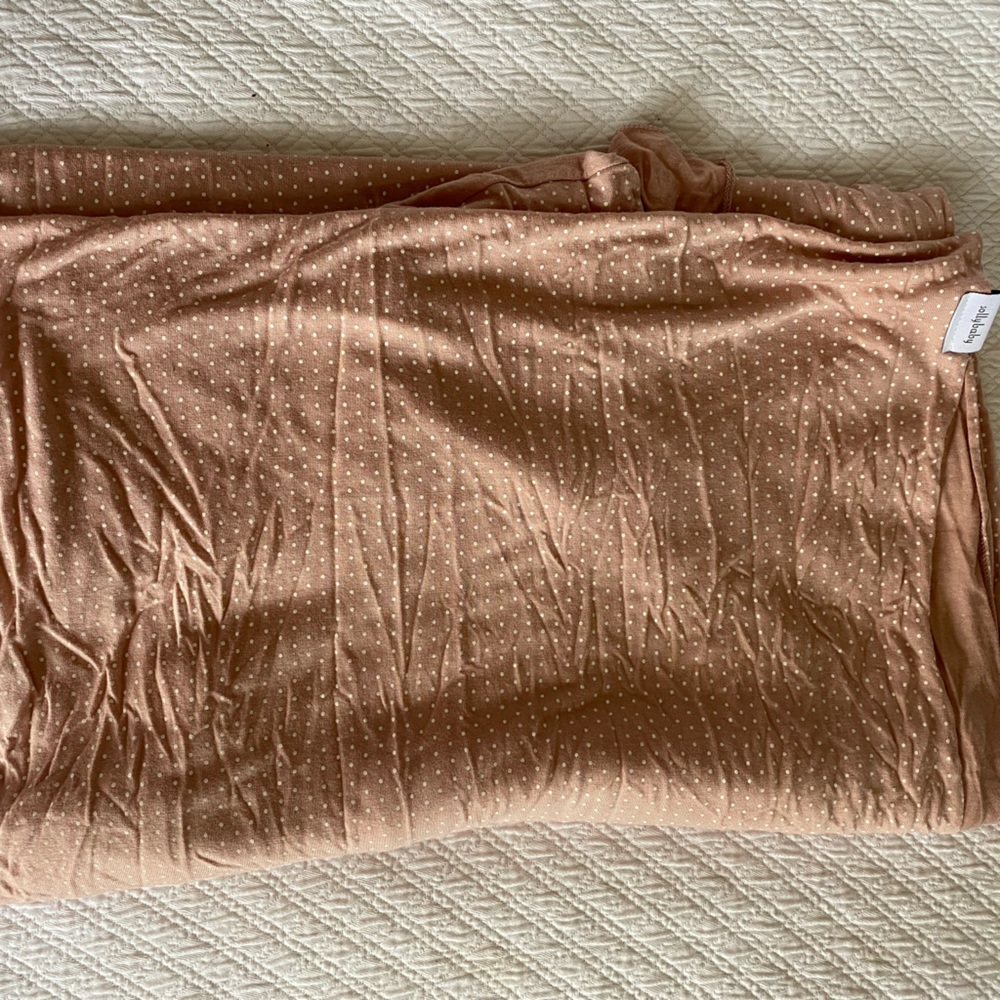 Solly baby wrap (guc, dusty rose dots)